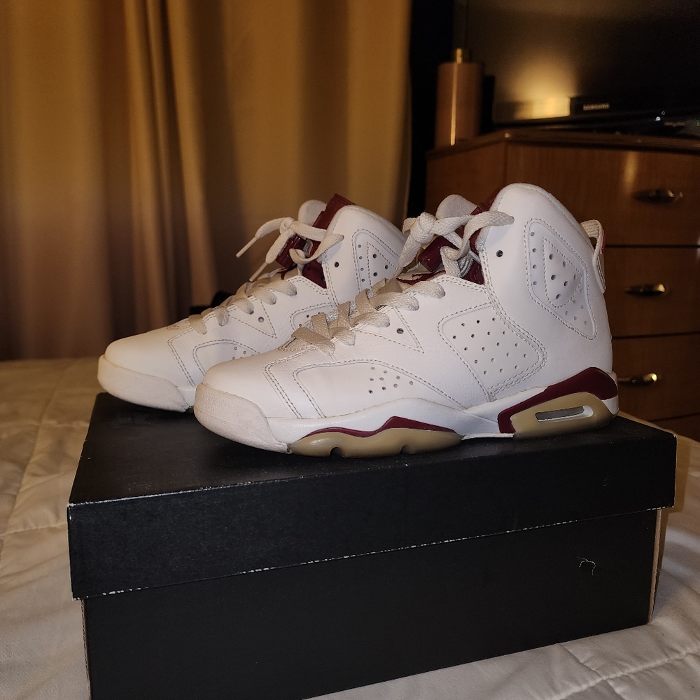 Air Jordan Retro 6 Maroon